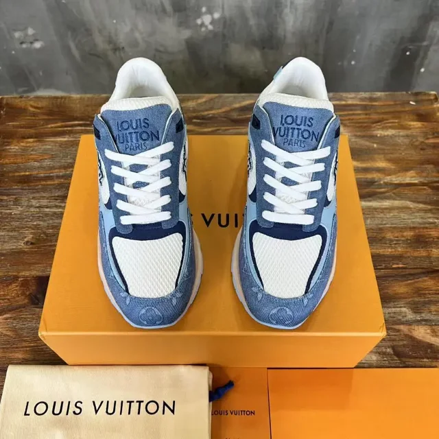 Louis Vuitton Sneakers Logo product detail image 29