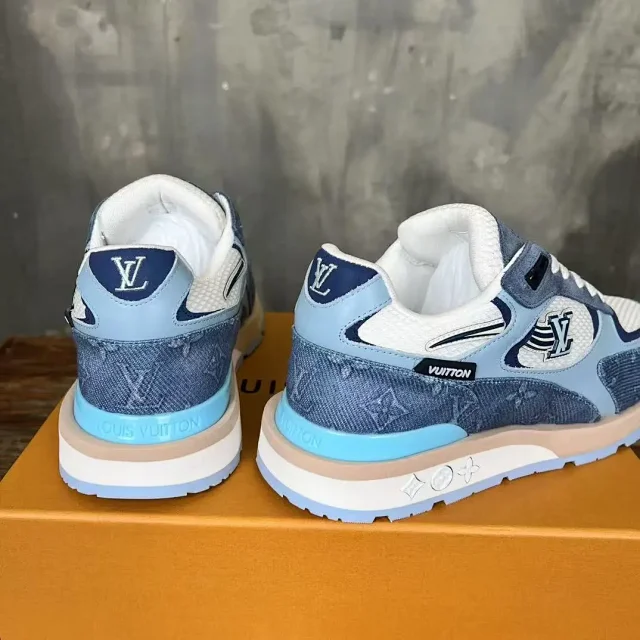 Louis Vuitton Sneakers Logo product detail image 33