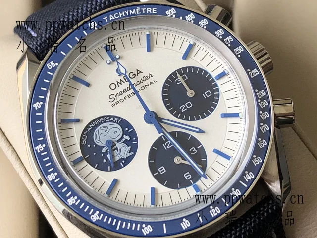 欧米伽史努比奖”50周年纪念腕表