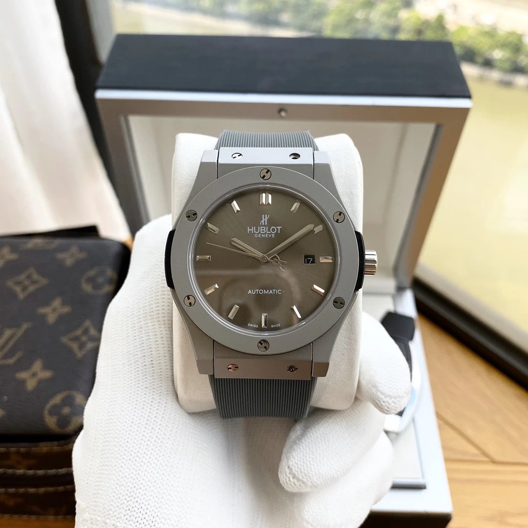 Titanium Gray Case · Gray Dial · Gray Rubber Strap