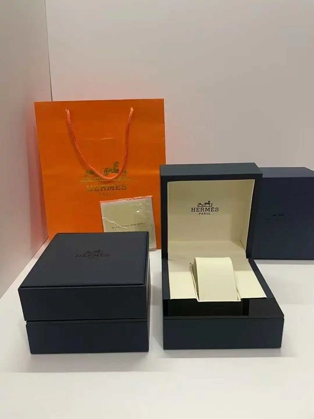 Hermès Watch Box: seller detail photo 2