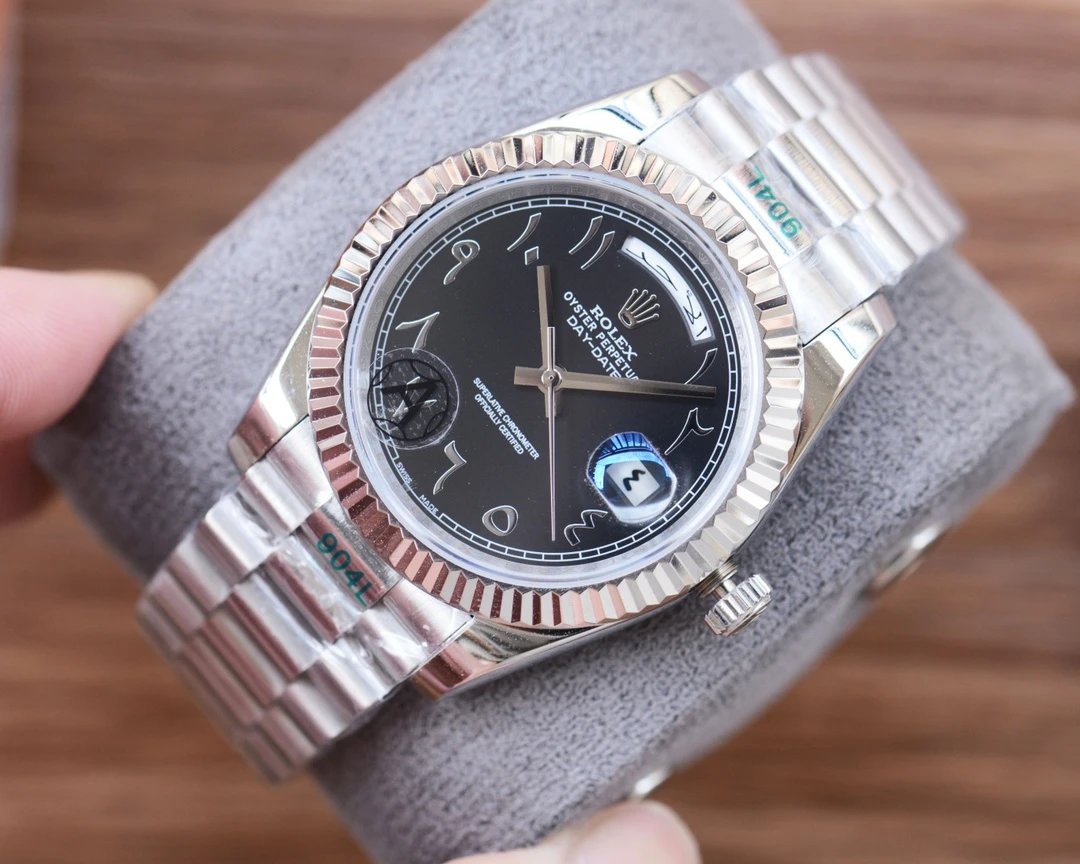 Silver Case · Black Dial · Steel Strap