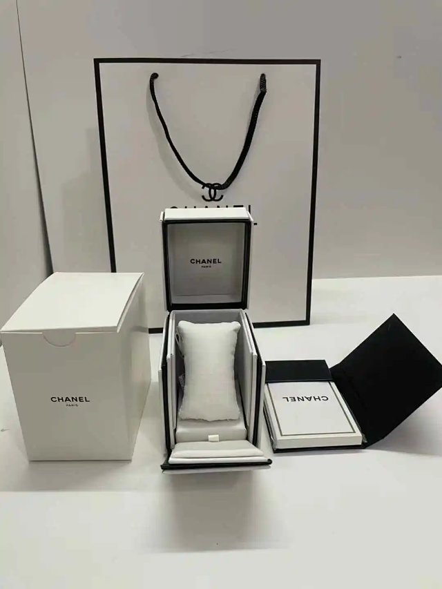 Chanel Watch Box: seller detail photo 5
