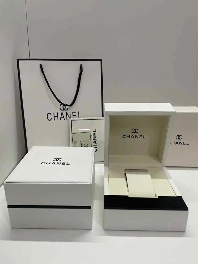 Chanel Watch Box: seller detail photo 2