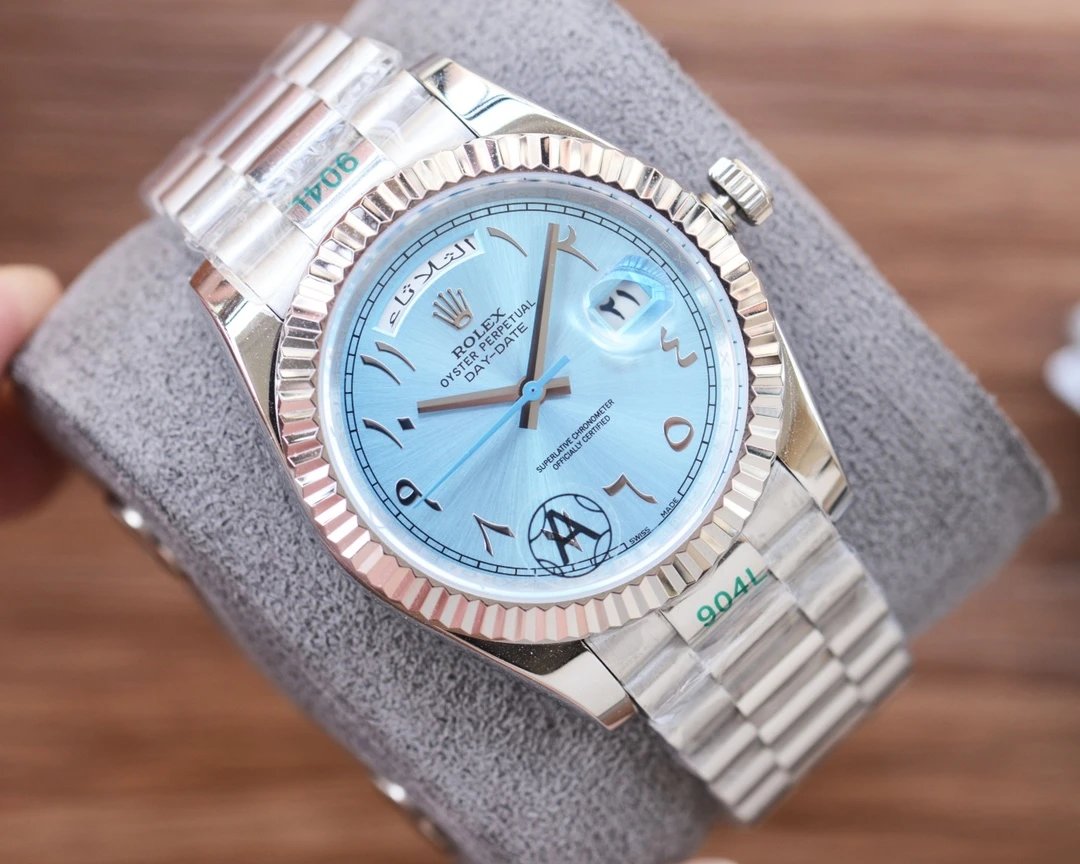 Silver Case · Ice Blue Dial · Steel Strap [Light Blue Seconds Hand]
