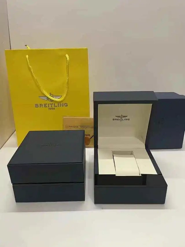Breitling Watch Box: seller detail photo 2