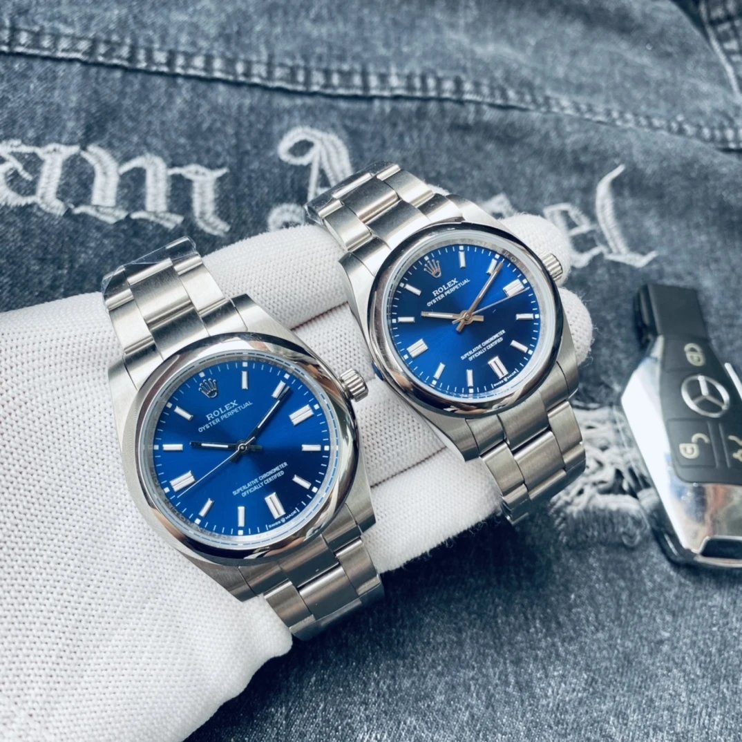 Silver case, blue dial, steel bracelet. Mineral-strengthened mirror glass. Comes without the full set of packaging. / 41MM (suitable for men)