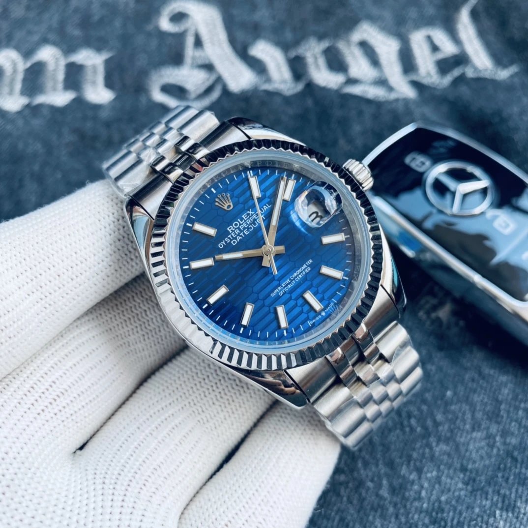 Silver case, blue dial, five-link steel bracelet, no full set of packaging. / Mineral strengthened mirror glass / 41MM