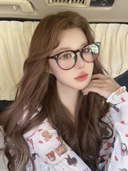 thumbnail for 女神的装备 老登家平光素颜眼镜 配全套包装镜腿末端的经典老花立体图案眼镜