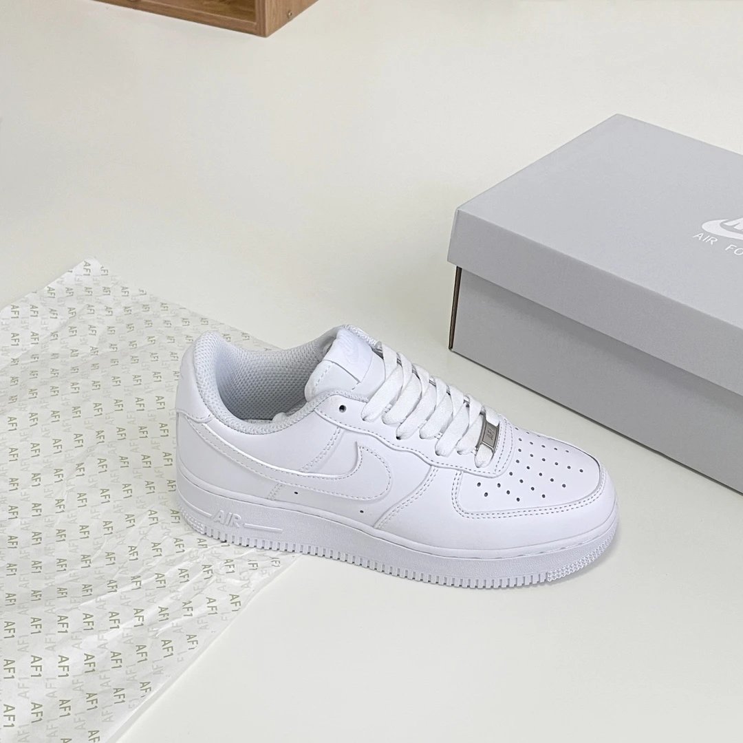 全皮革鞋面,穿脏耐穿,air sole气垫:n1ke 空军一号 经典低帮运动休闲