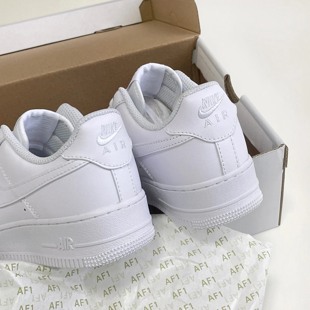 全皮革鞋面,穿脏耐穿,air sole气垫:n1ke 空军一号 经典低帮运动休闲