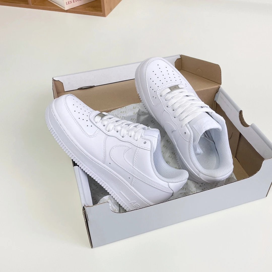 全皮革鞋面,穿脏耐穿,air sole气垫:n1ke 空军一号 经典低帮运动休闲