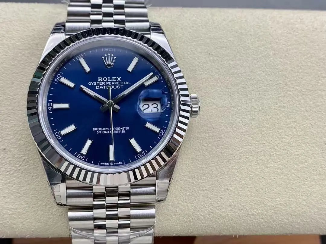 Log blue dial