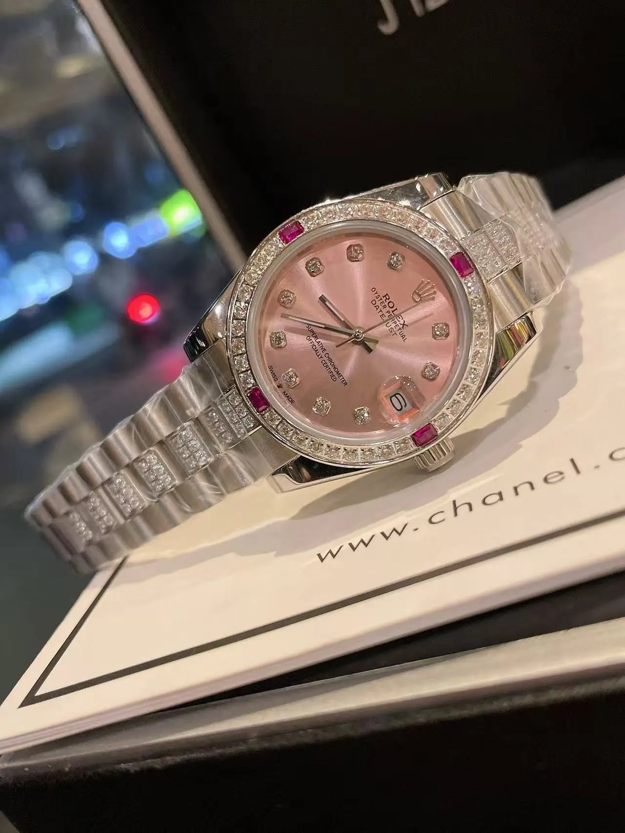 Log series diamond studded pink dial