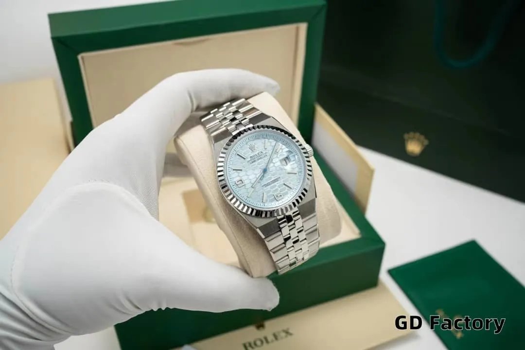 Seiko watches (two pieces including gift box)