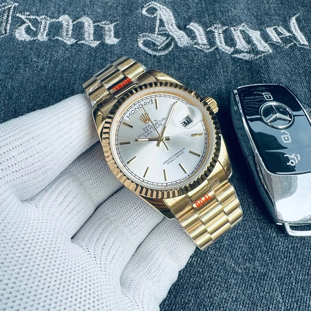 Log full gold white dial