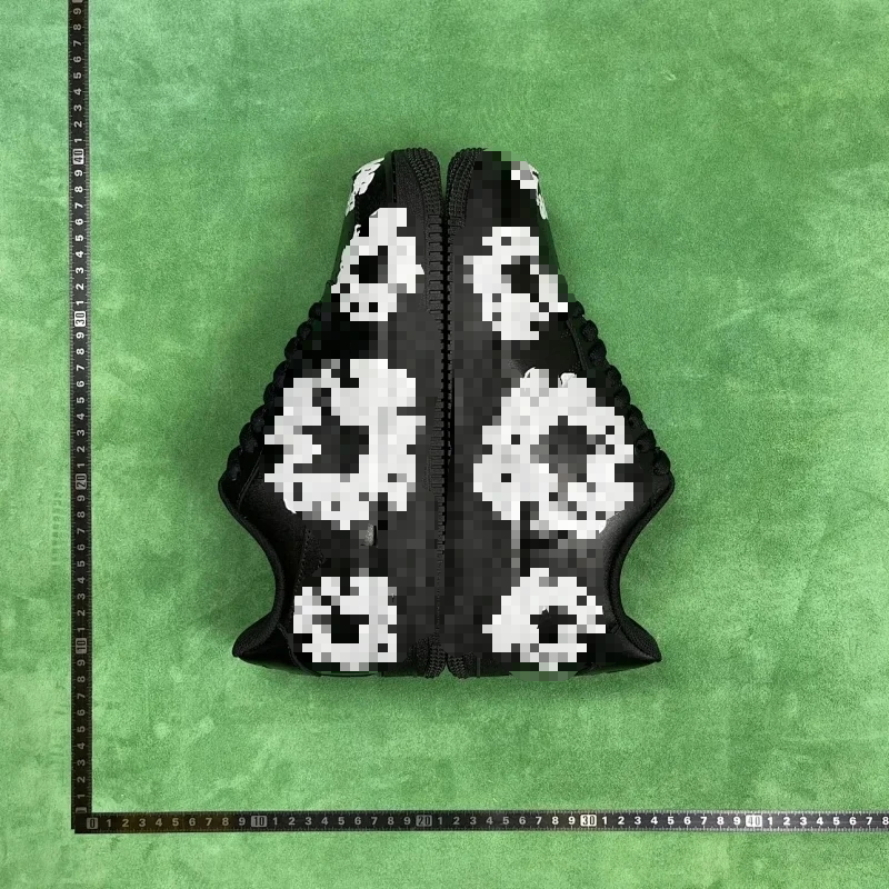 Black Base with Kapok Flower