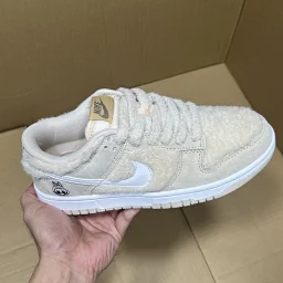 thumbnail for 开春福利冲刺！ 独家定制dunk拉布布联名