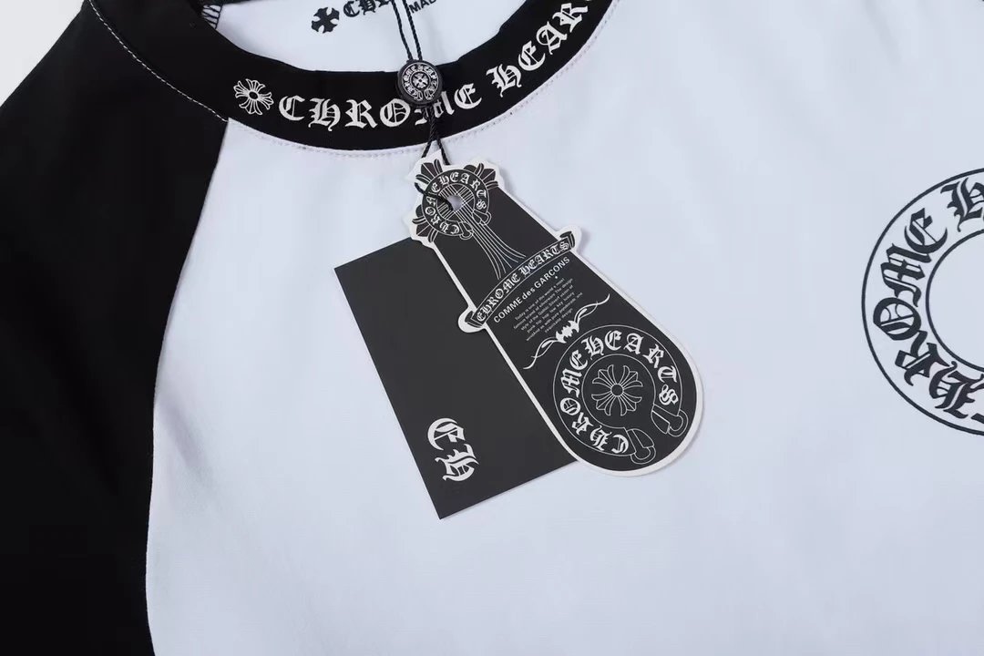 1977 Hoodie Sweatshirt - Minimalist Streetwear Design