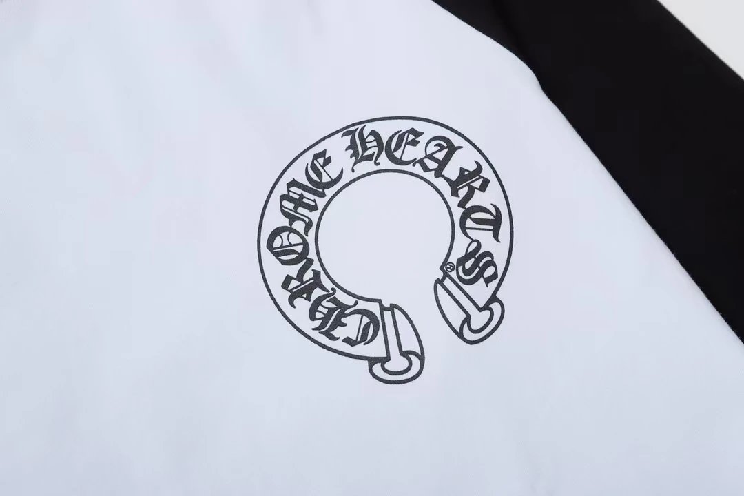 1977 Hoodie Sweatshirt - Minimalist Streetwear Design