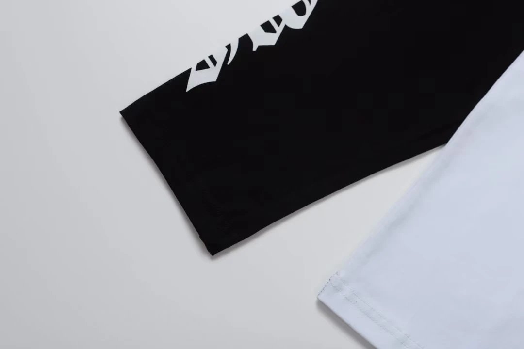 1977 Hoodie Sweatshirt - Minimalist Streetwear Design