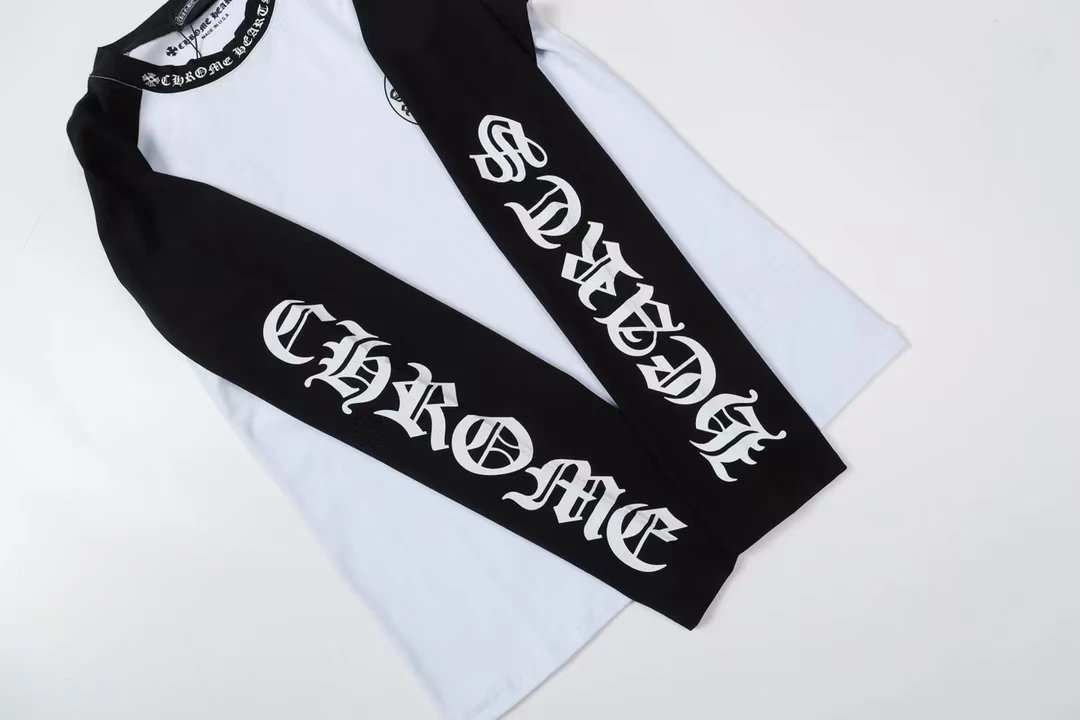1977 Hoodie Sweatshirt - Minimalist Streetwear Design