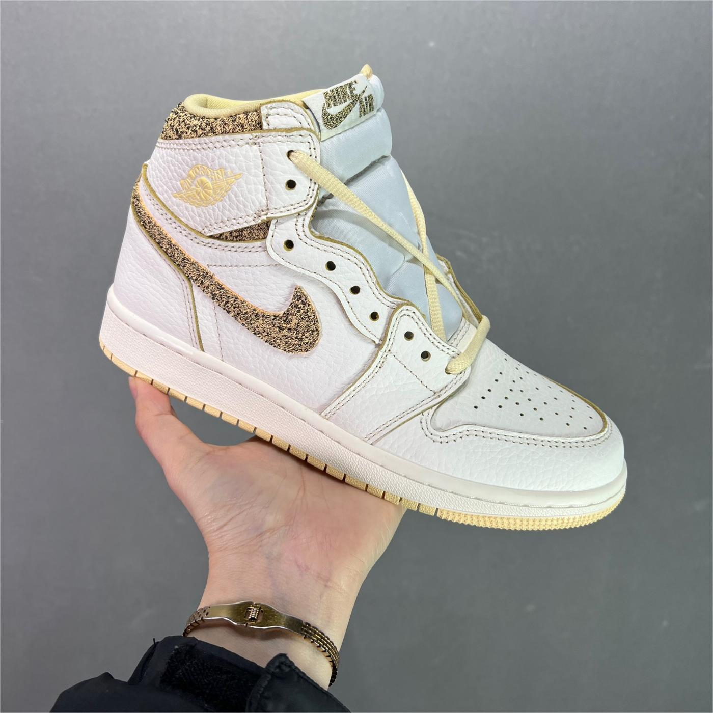 Air Jordan 1 High OG Pine Green Sneakers - 12