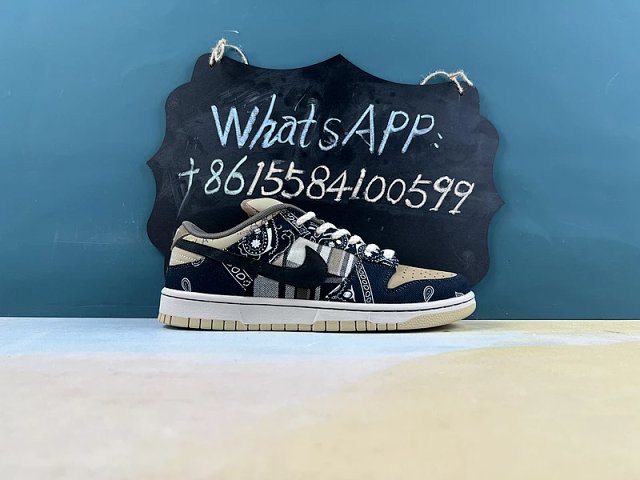CN Batch Dunk Low Travis Scott
