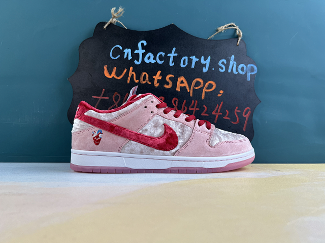 CN Batch Dunk Low StrangeLove