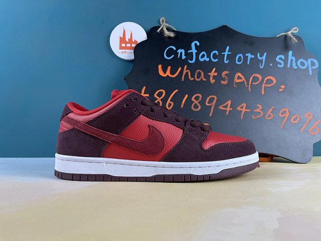 Nike SB Dunk Low  Cherry