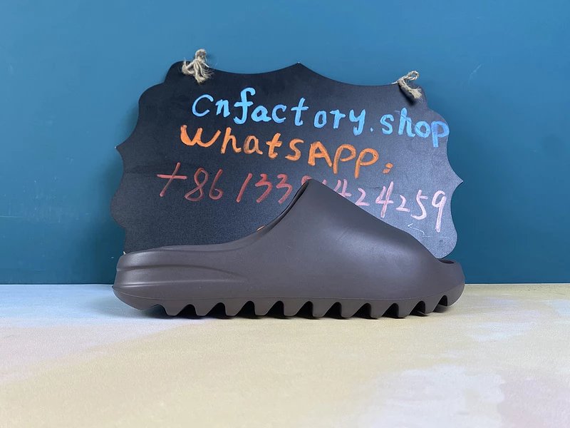 H15CN AD Yeezy Slide Soot | G55495