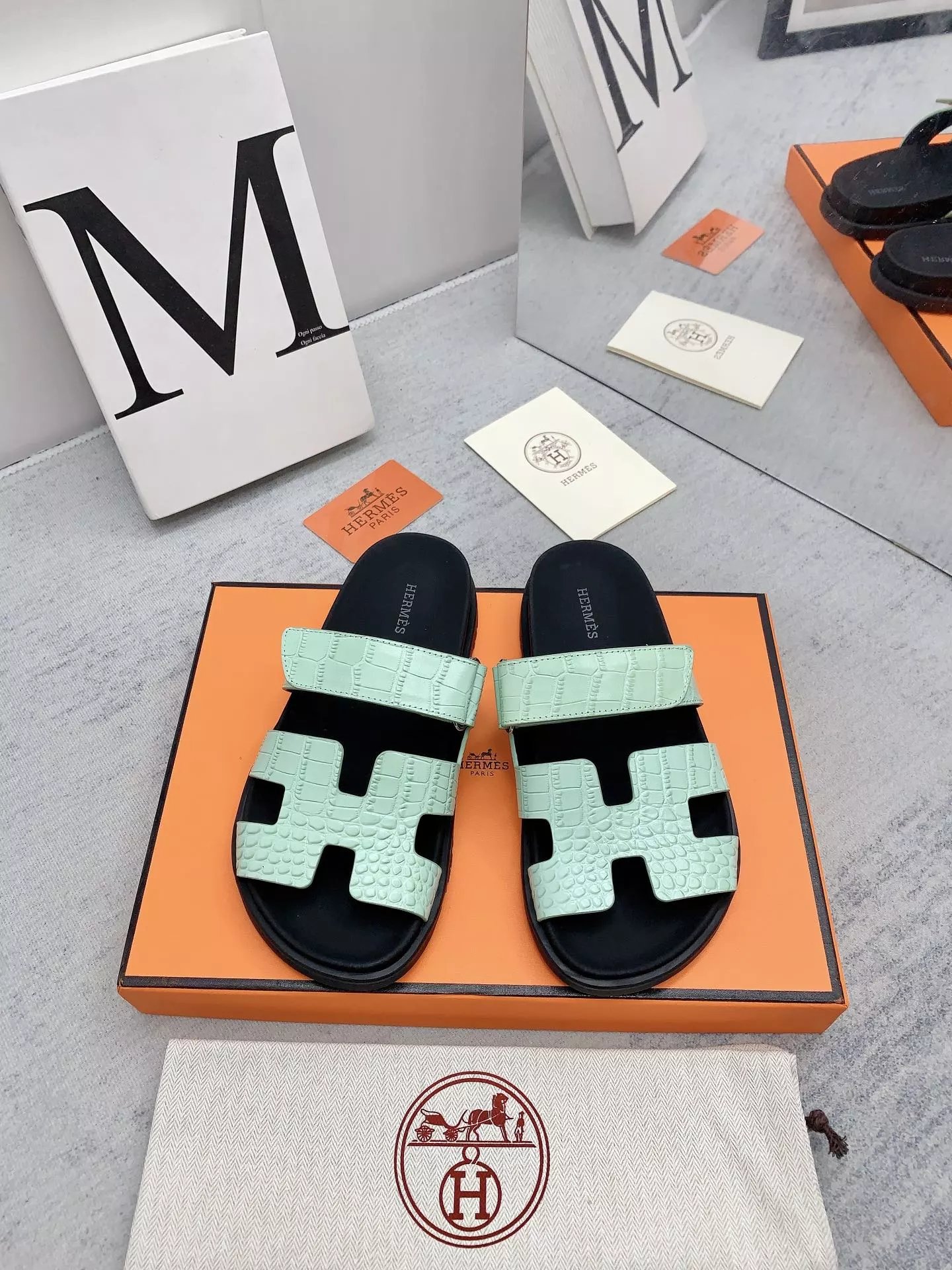 C J 情侣款二舅凉鞋 3