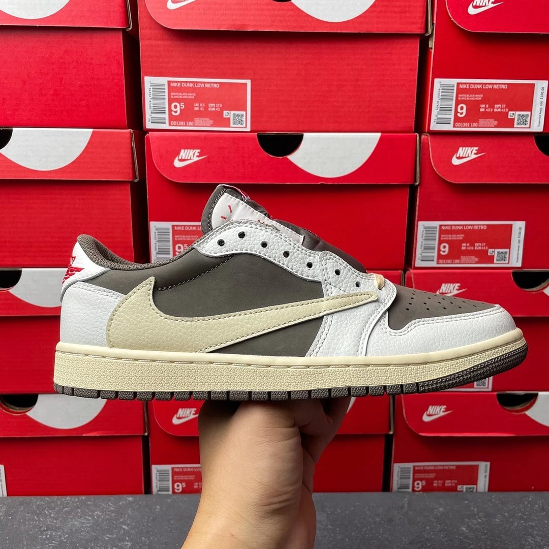 White brown inverted hook low cut DM7866-162