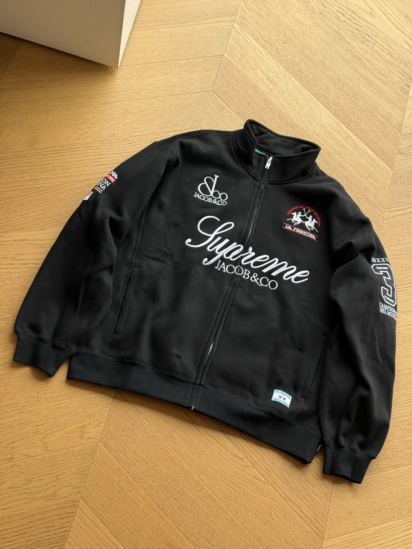 Supreme collaboration zipper long sleeved sweatshirt (black)