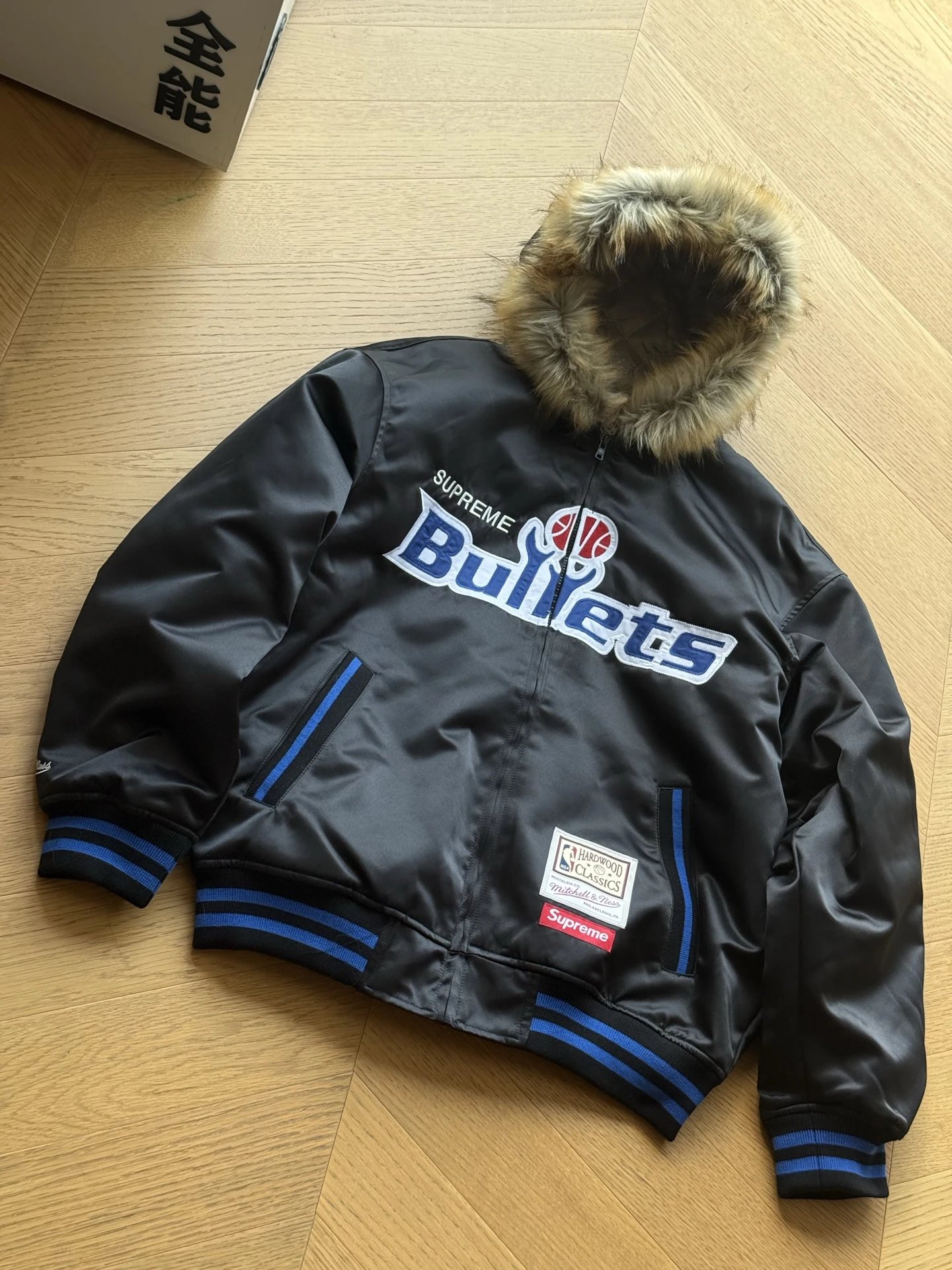 Supreme collaboration American retro sports hooded jacket (black)