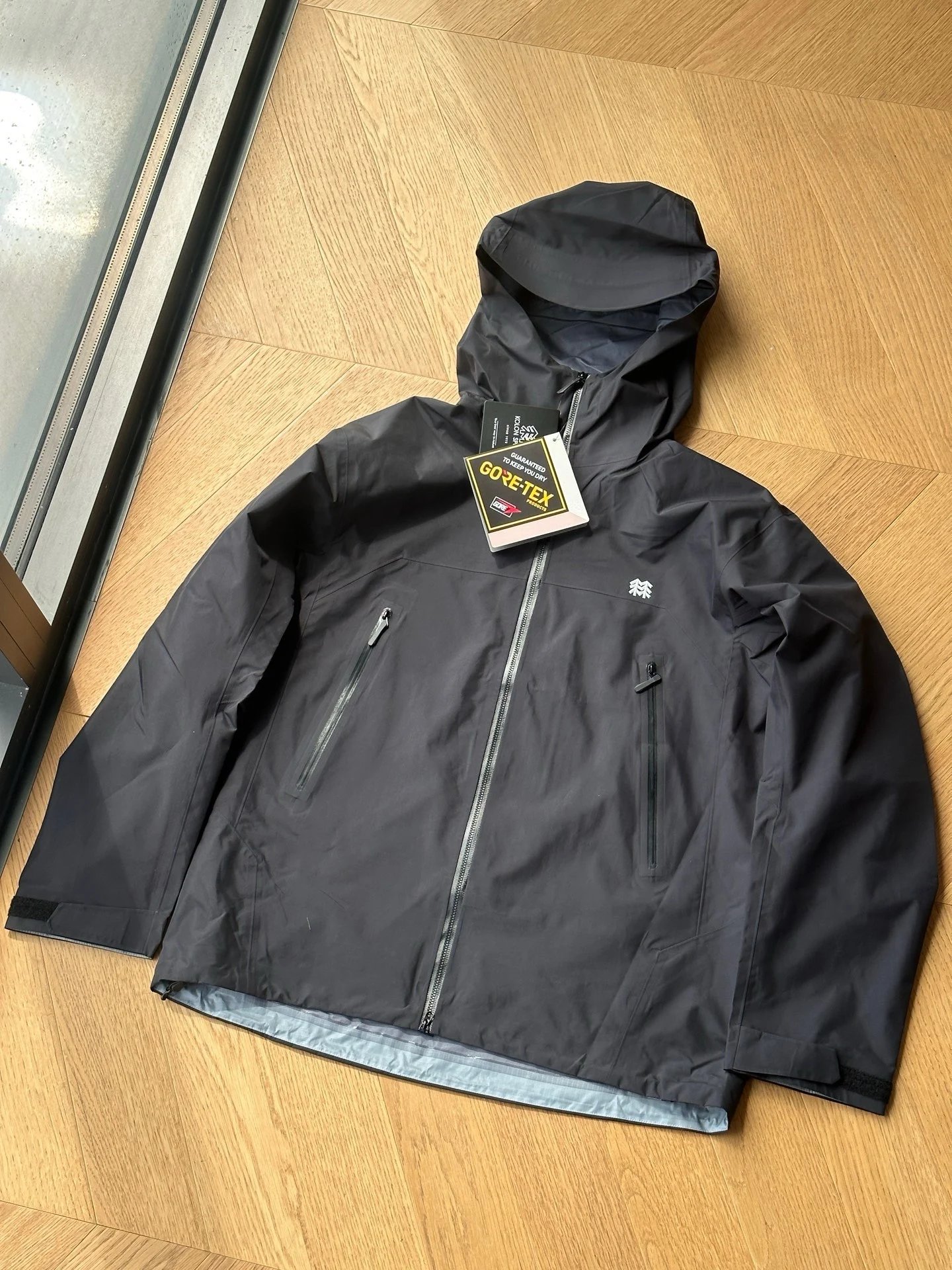 Pressed hard shell outdoor assault suit (black)