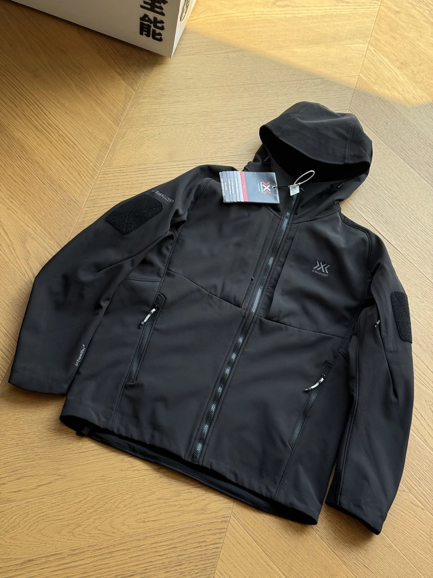 Wind shield hooded warm soft shell submachine jacket (black)