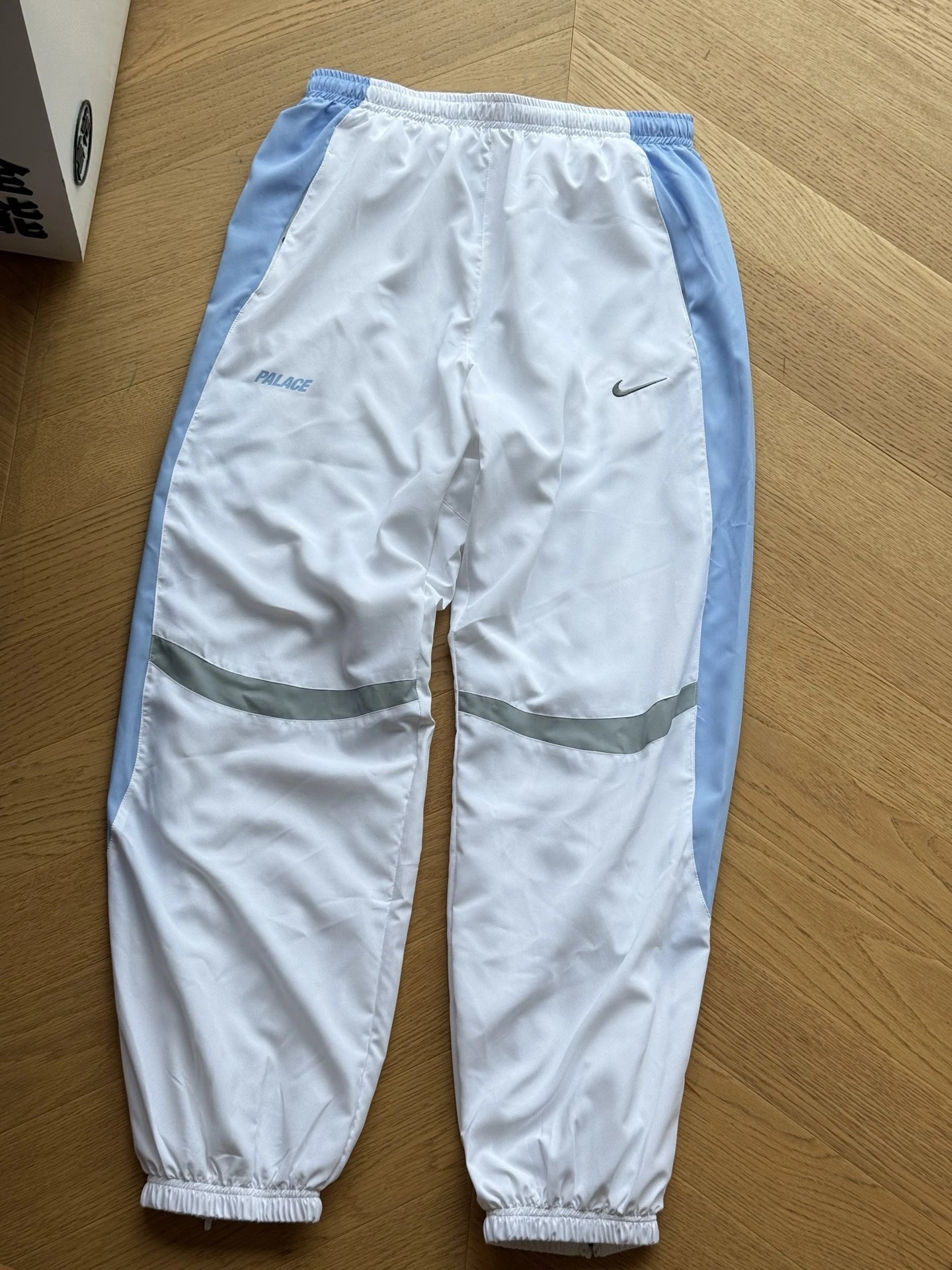 Nike retro contrasting sports pants (white)