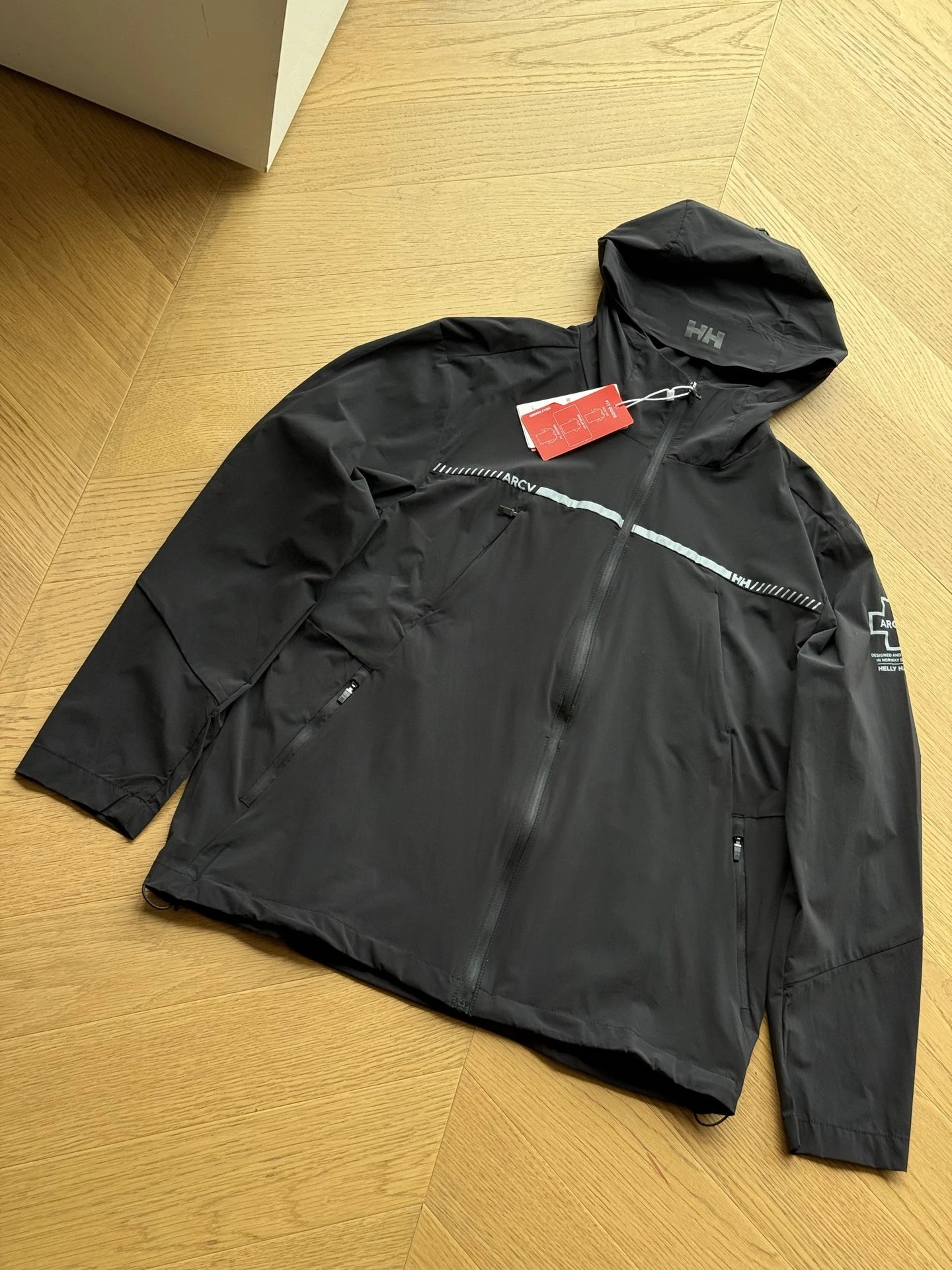 HELLY HANSEN Lightweight Woven Elastic Sunscreen Clothing (Black)