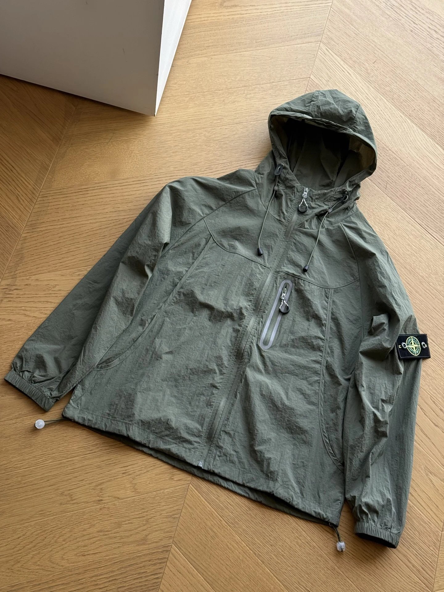 Stone Island hooded sunscreen jacket (green)