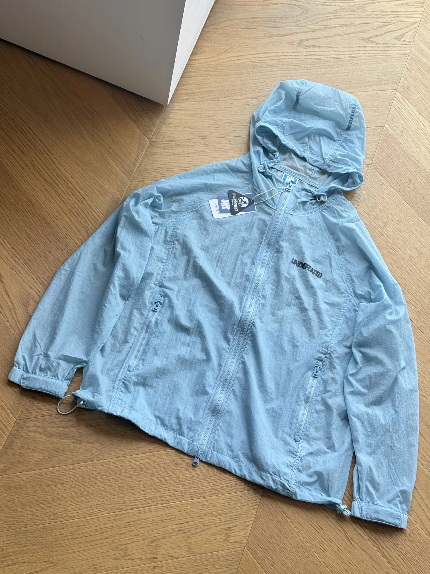 Five bar ice silk lightweight hooded sunscreen jacket (sky blue)