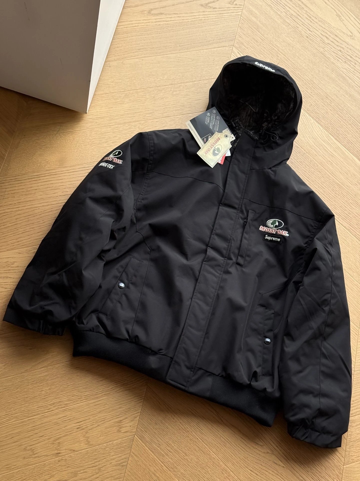 Supreme Camouflage Embroidered Zipper Waterproof Jacket (Black)