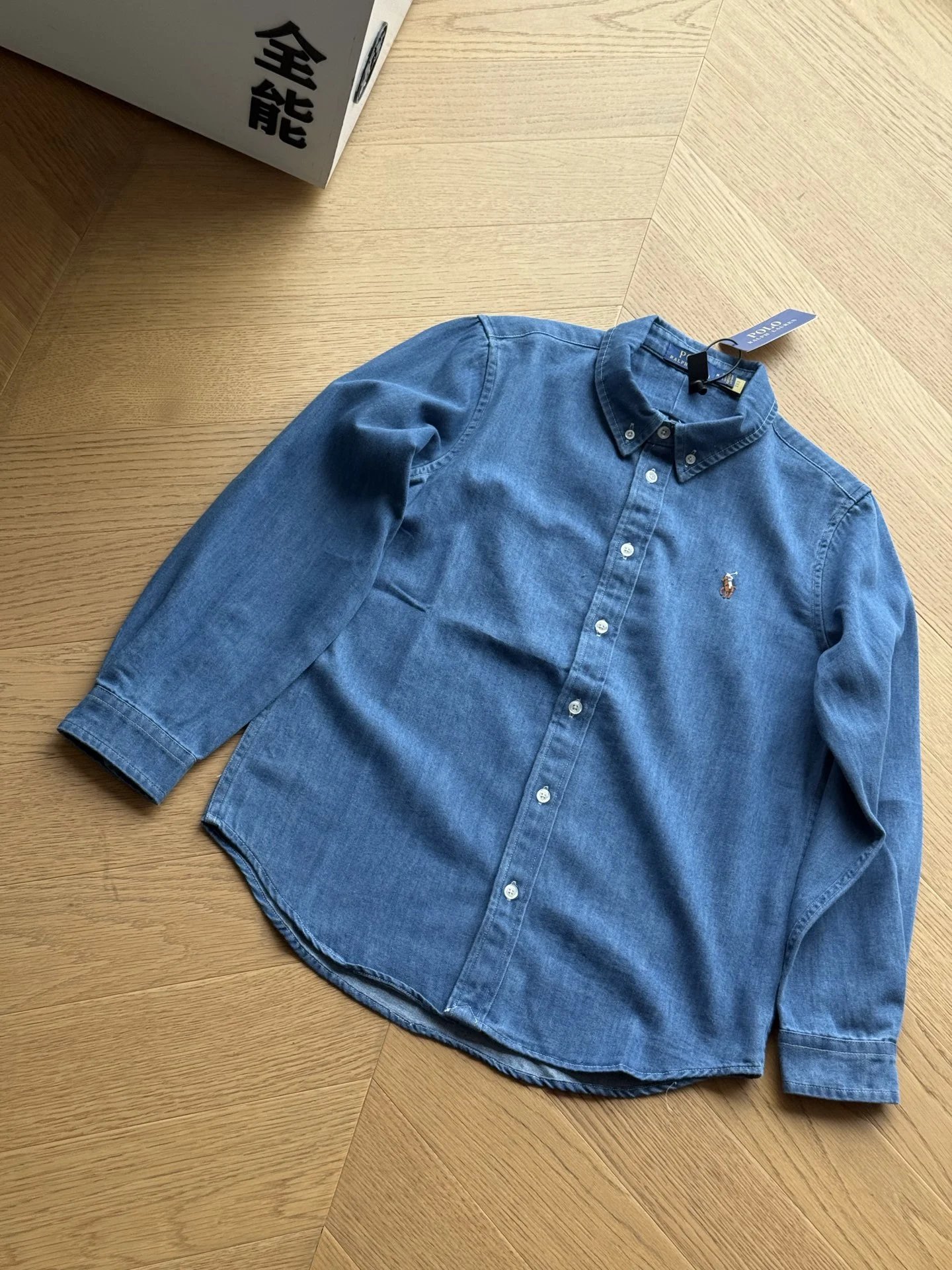 Color Logo Long Sleeve Denim Shirt with Lapel (Dark Blue)