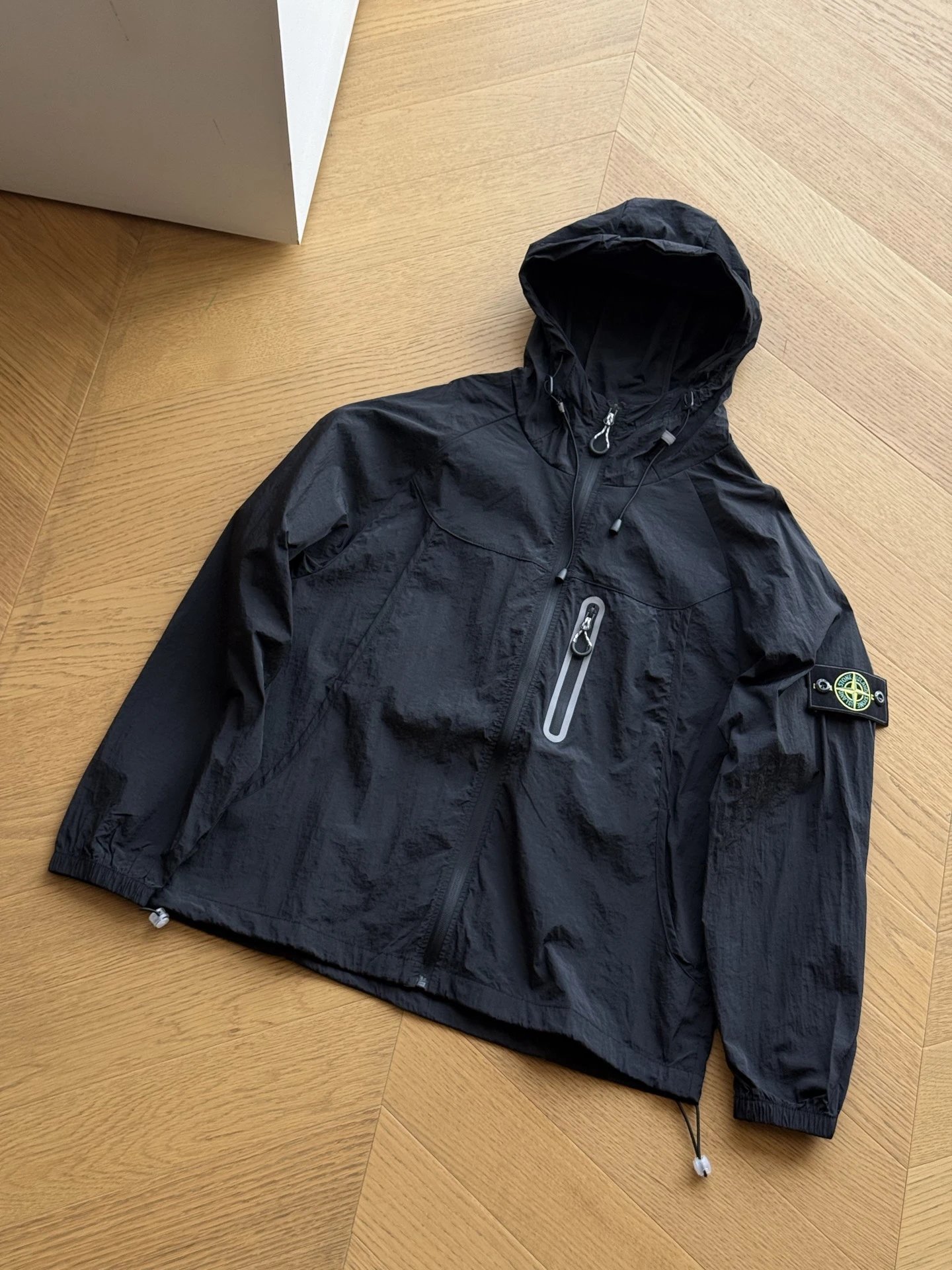 Stone Island hooded sunscreen jacket (black)