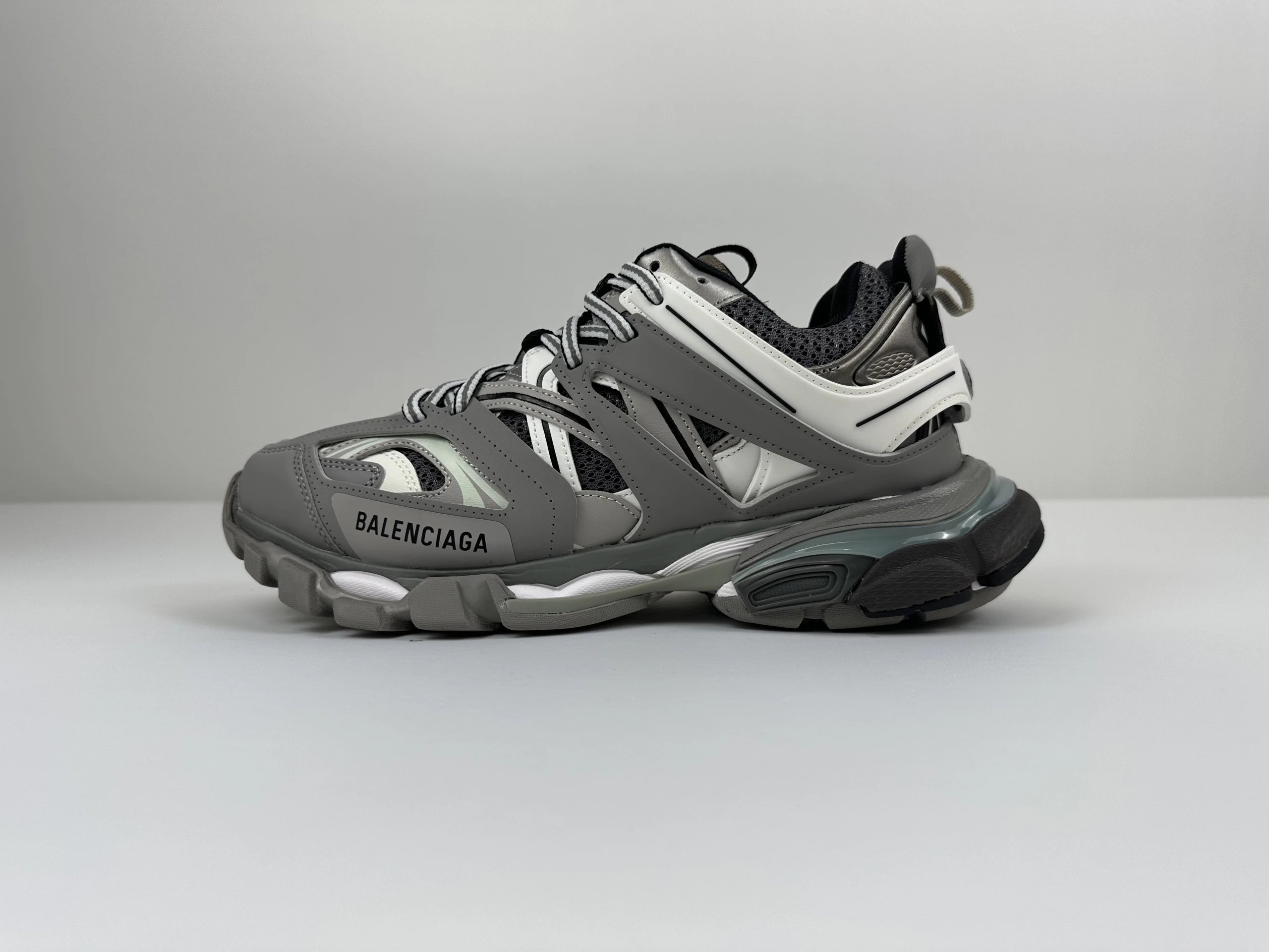 Track 1.0 Dark Grey