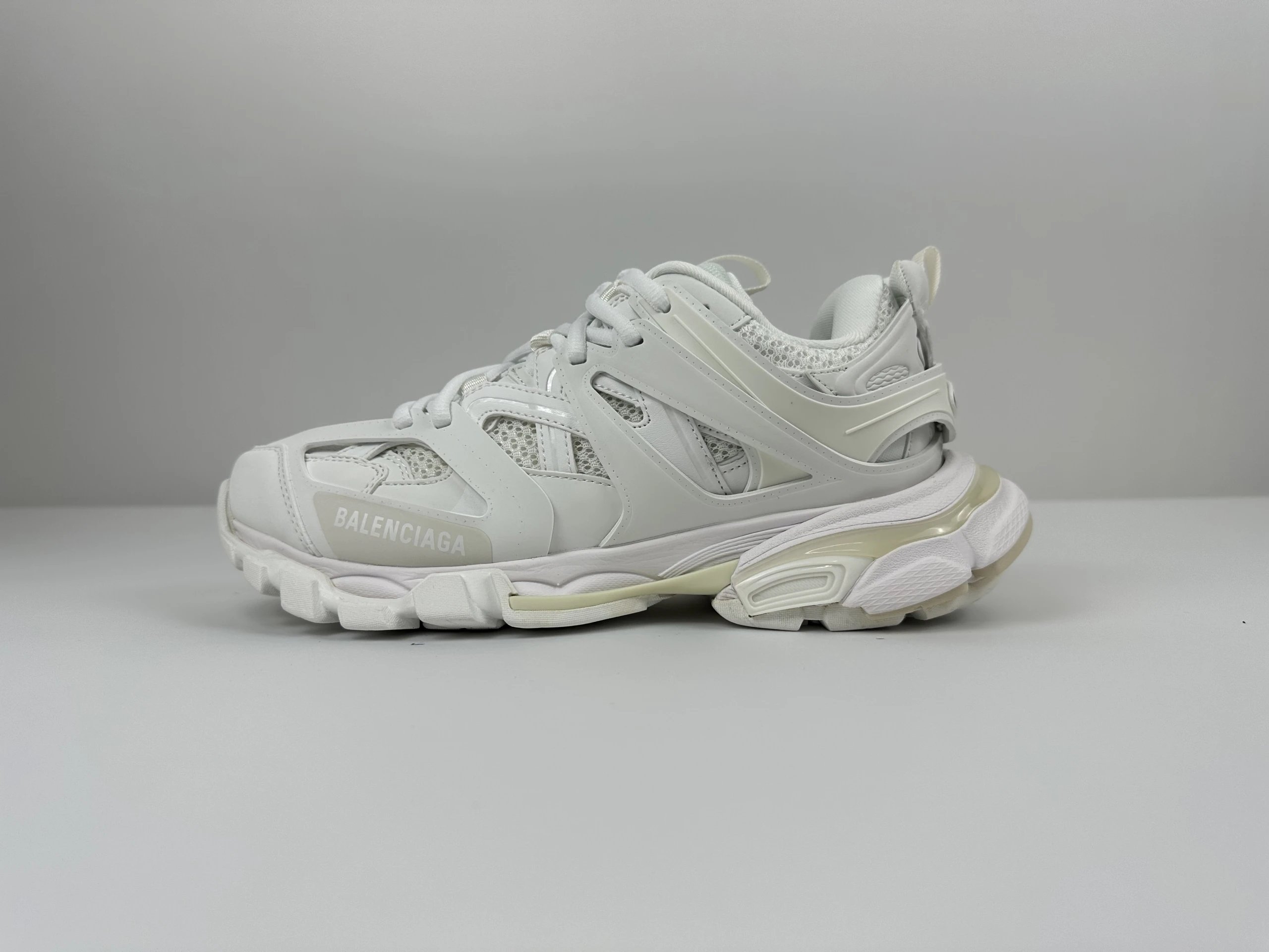 Track 1.0 Full White