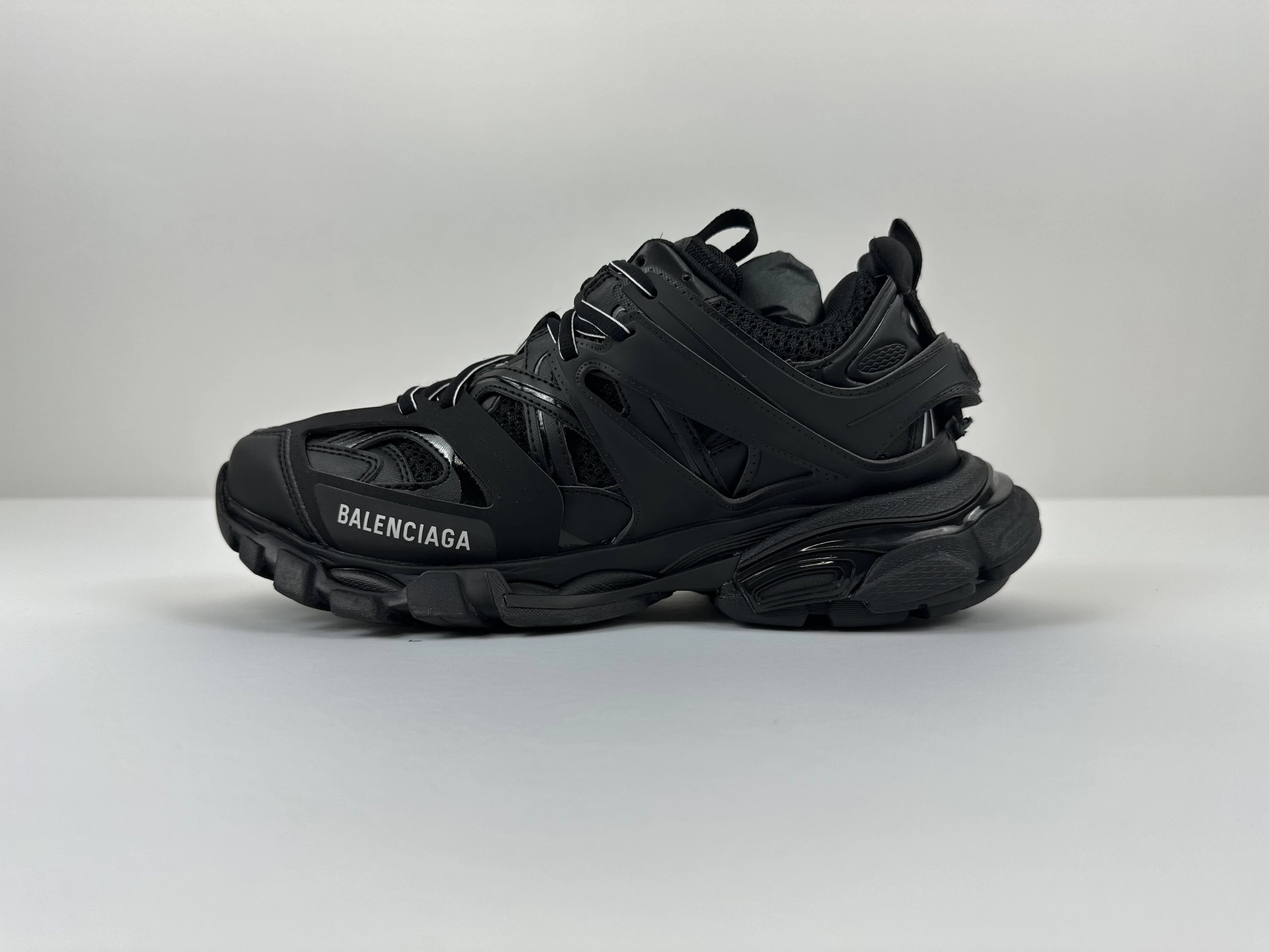 Track 1.0 All Black