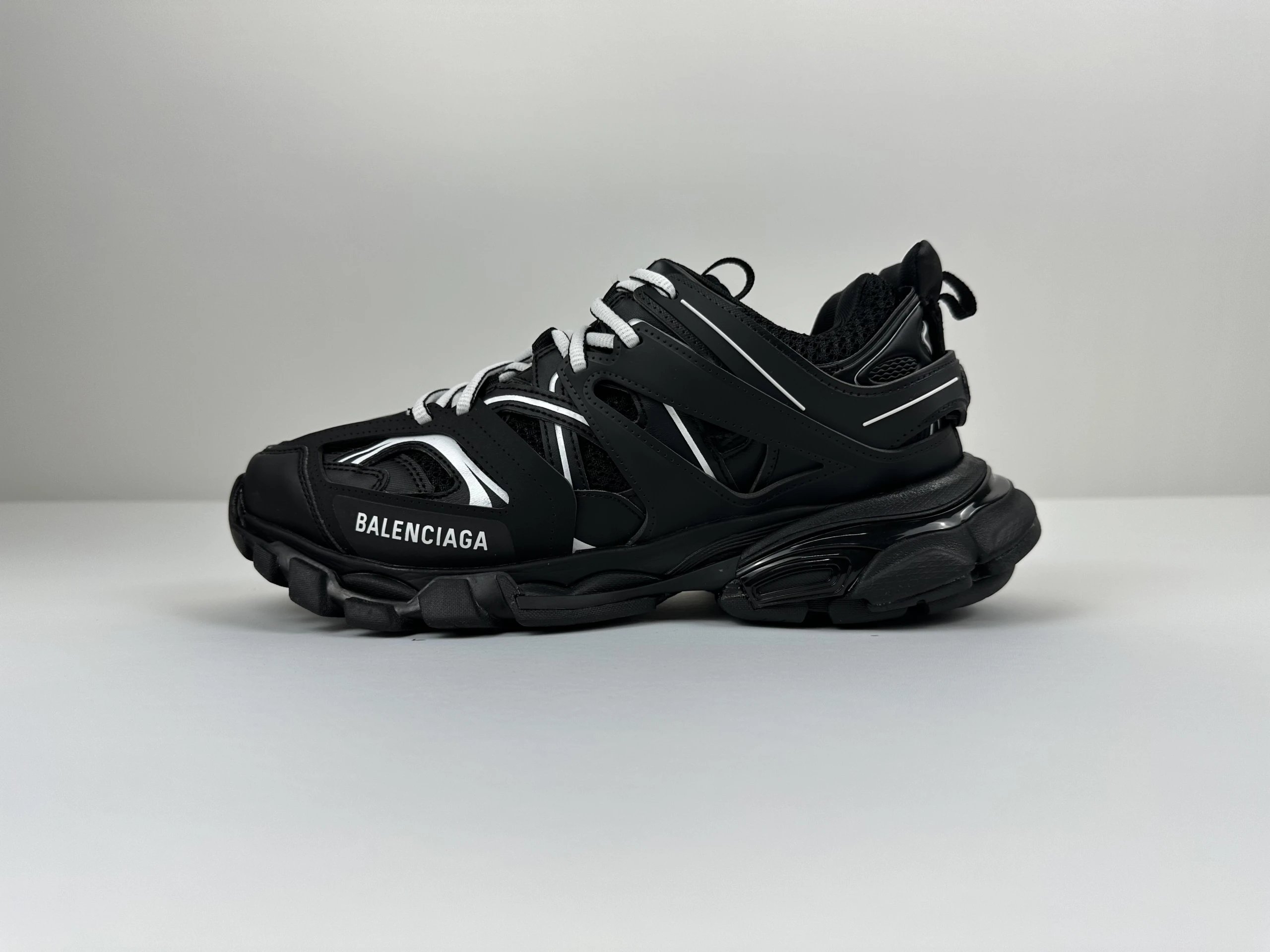 Track 1.0 Black and White