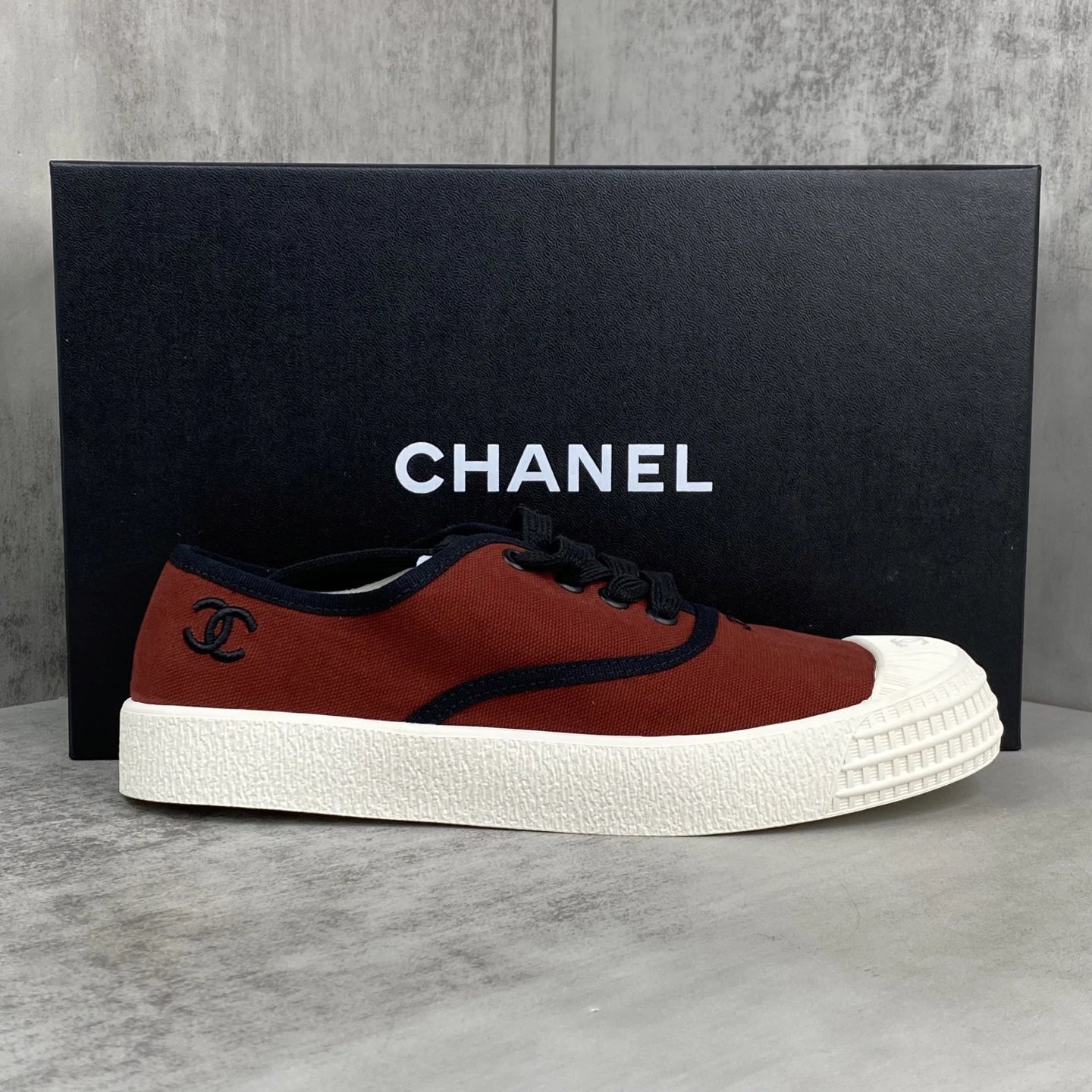 Vintage Canvas Low Top Sneakers with Rubber Sole in Crimson - Gallery Image 1 - Detailed View