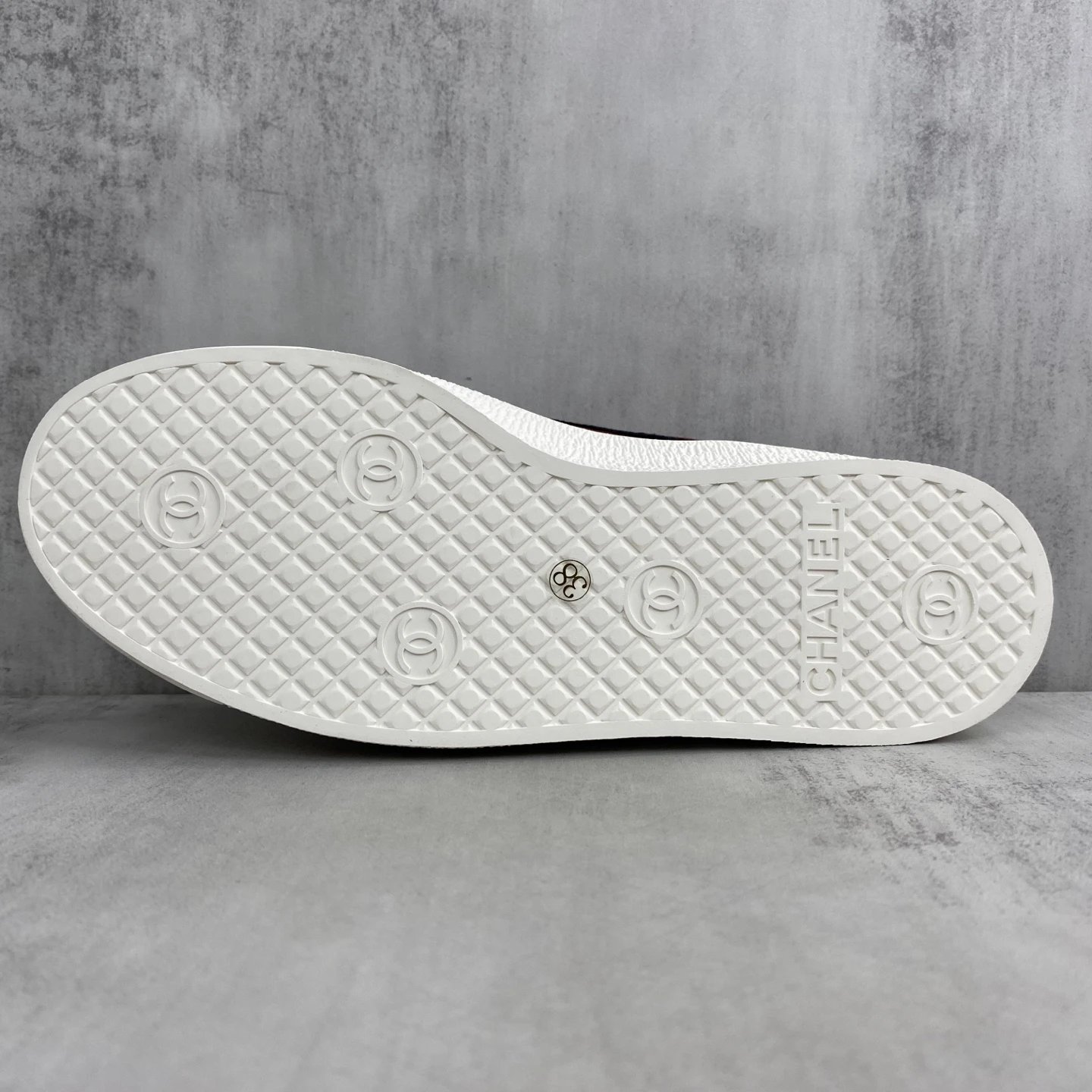 Vintage Canvas Low Top Sneakers with Rubber Sole in Crimson - Gallery Image 8 - Detailed View